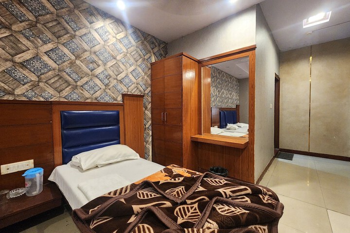 Room 30 of 49