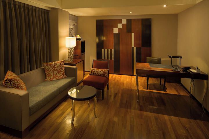 Room 6 of 61