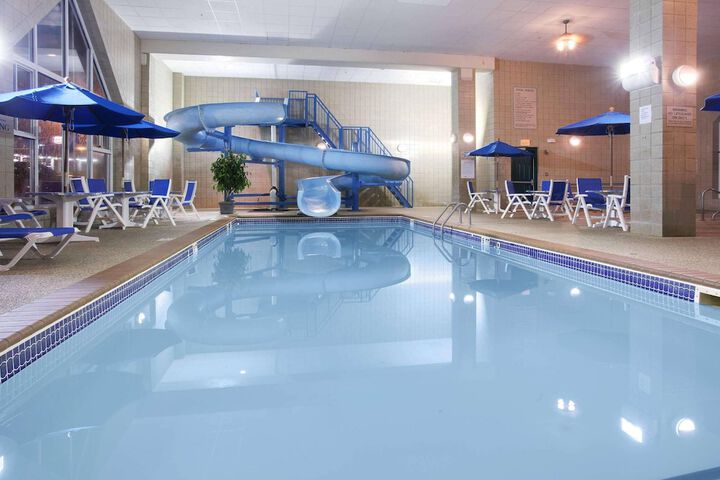 Pool Hotel