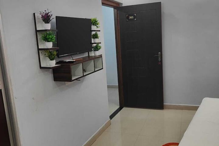 Room 2 of 38