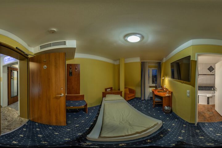 Room 23 of 74
