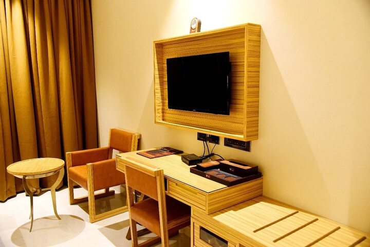 Room 15 of 38