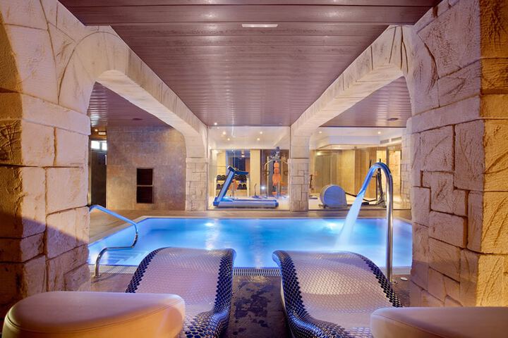 Hotel with Pool