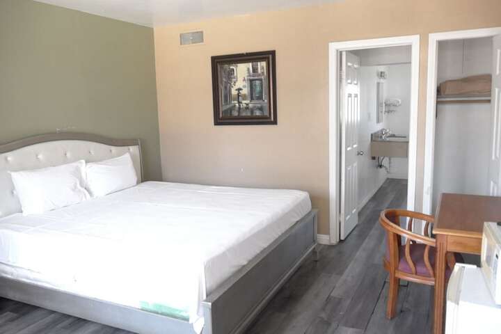 Room 15 of 90