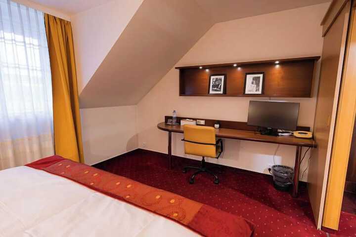Room 26 of 60