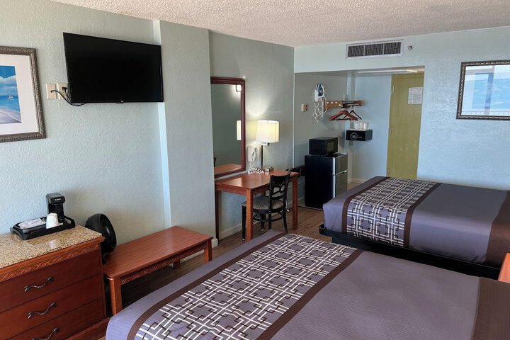 Room 4 of 17