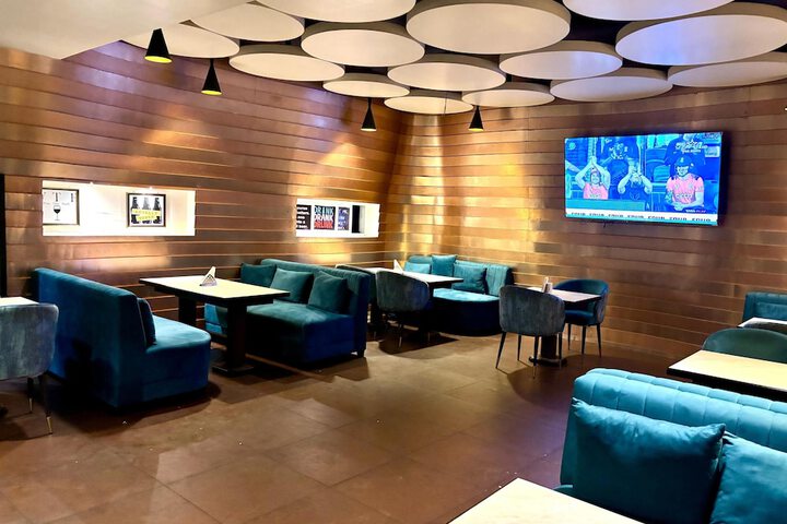 Lounge 37 of 66