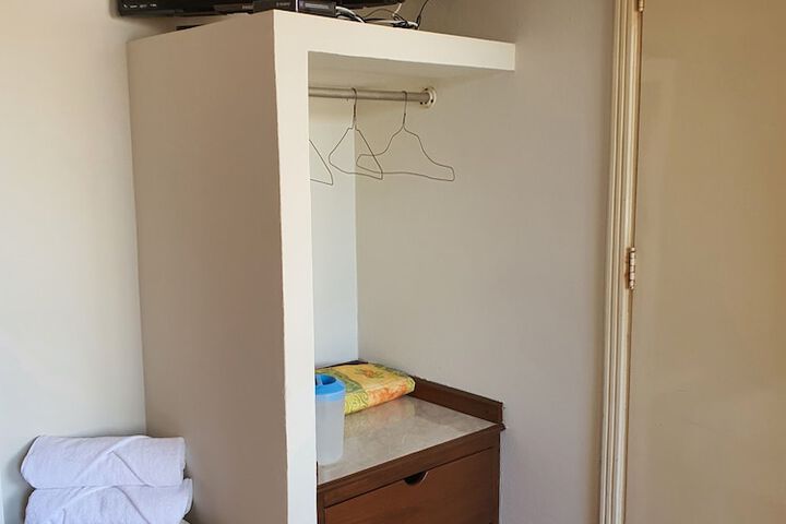 Room 12 of 40