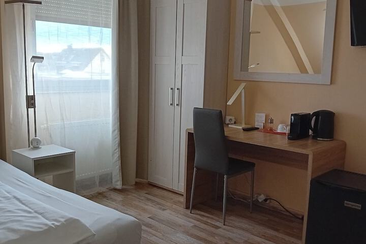 Room 3 of 7