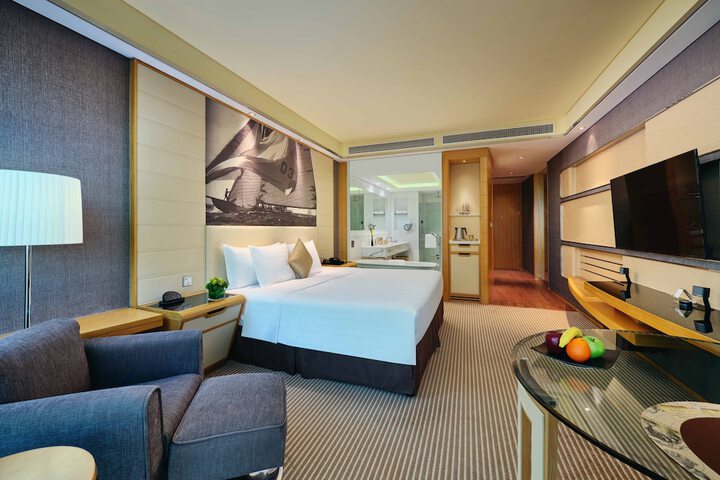 Room 10 of 130