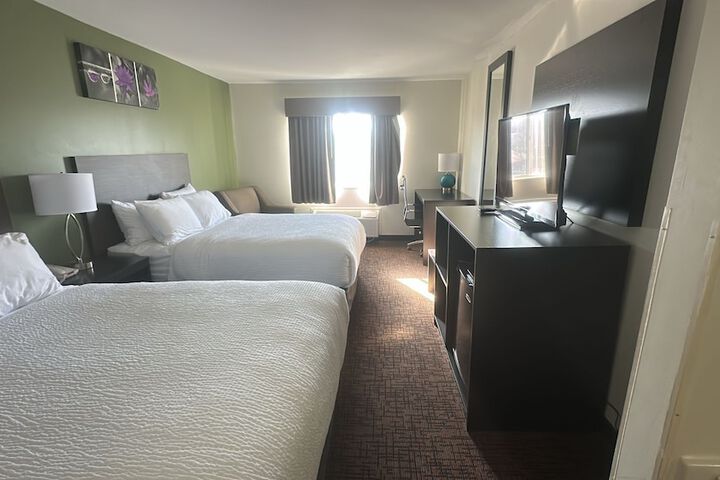 Queen Bed Accessible (13 of 22)