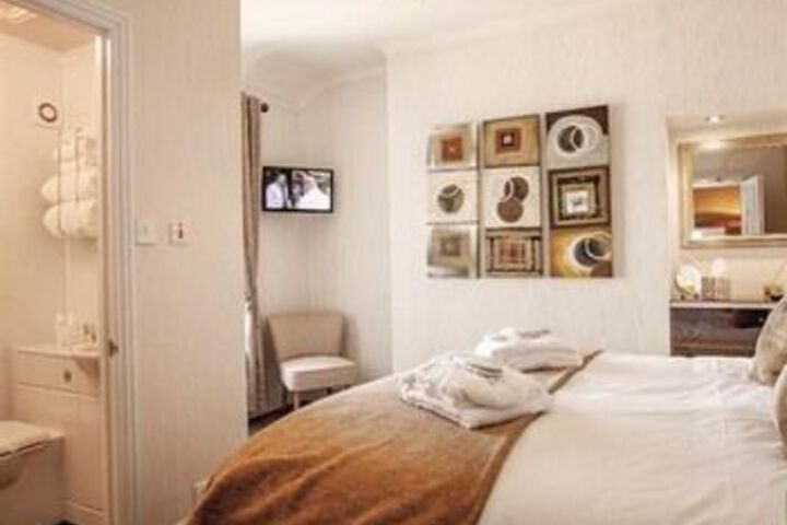 Room 27 of 32