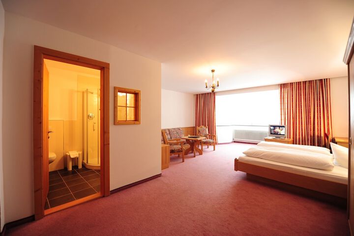 Room 3 of 88