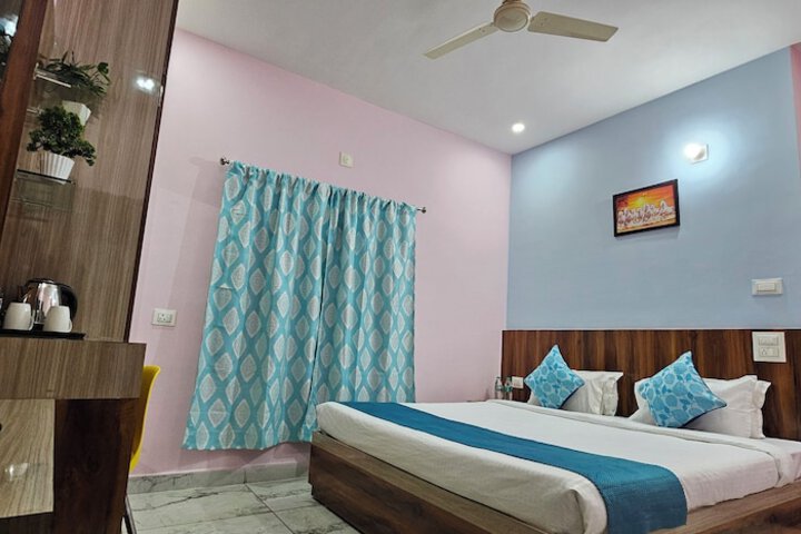 Room 3 of 20