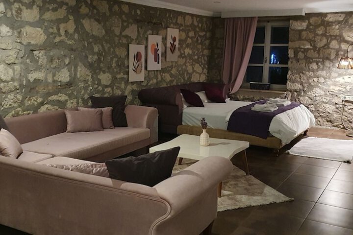 Room 10 of 30