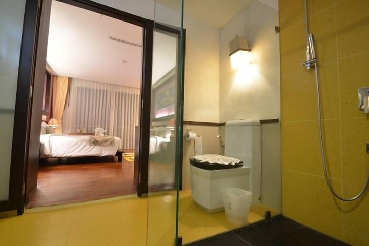Room 26 of 63