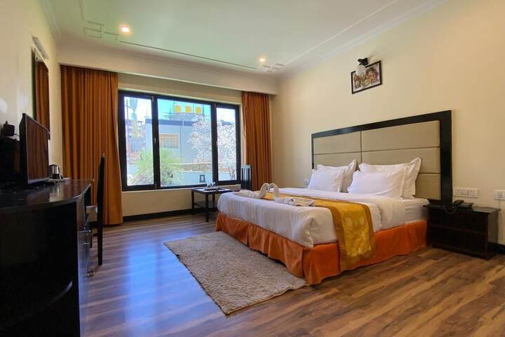 Room 10 of 20