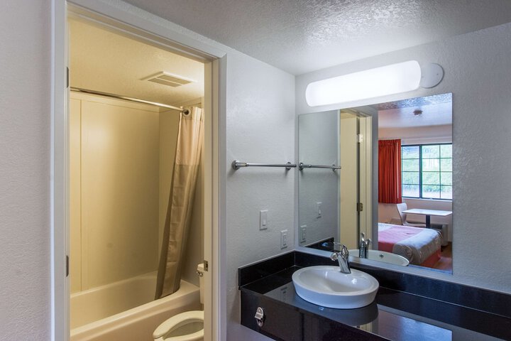Room 14 of 25