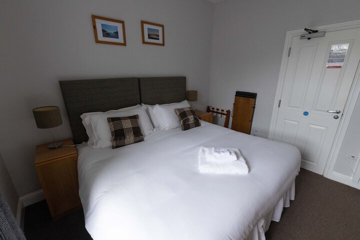 Room 3 of 43