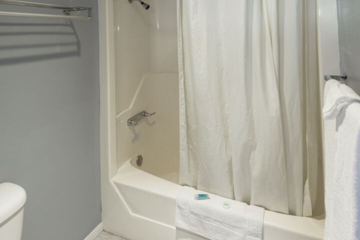 2 Queen Beds (17 of 21)