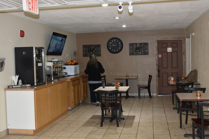 Breakfast/Coffee Service 18 of 26