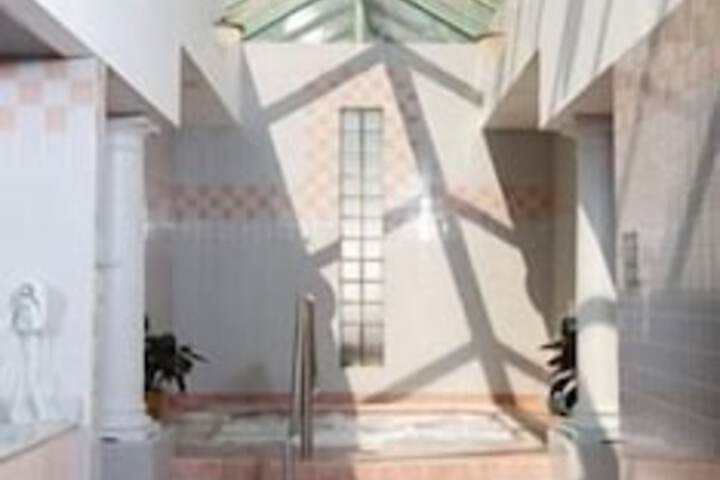 Indoor spa tub