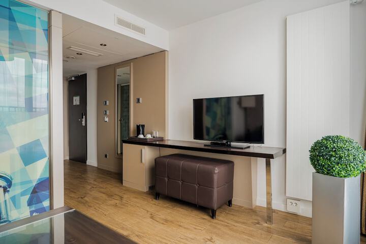 Room 34 of 110