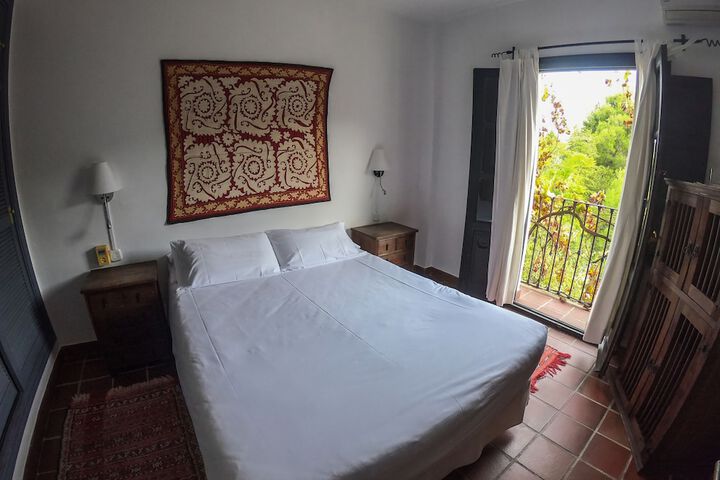 Room 4 of 36