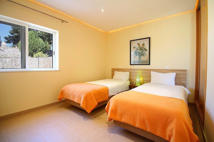 Room 14 of 92