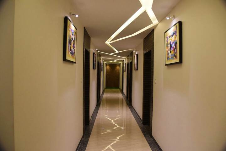 Ballroom/Hall 45 of 54