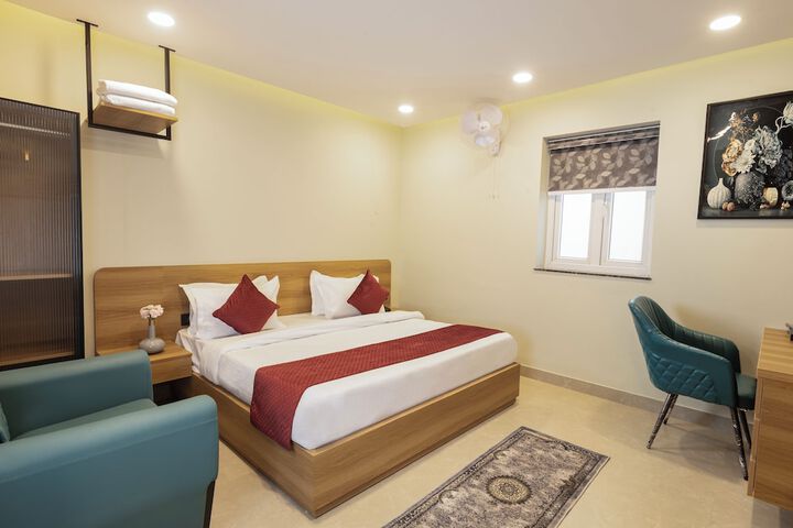 Room 8 of 18