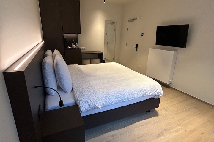 Room 16 of 44