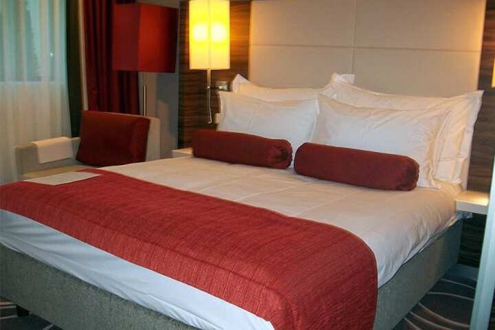 Room 9 of 26