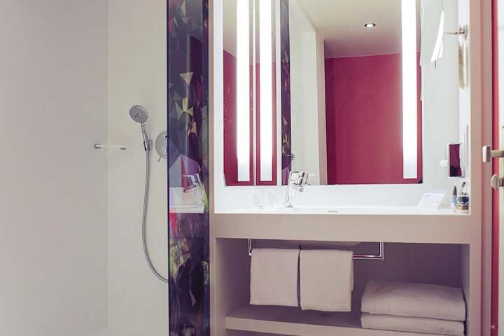 Room 10 of 67