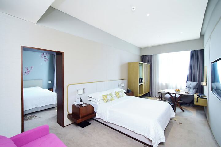 Room 26 of 40