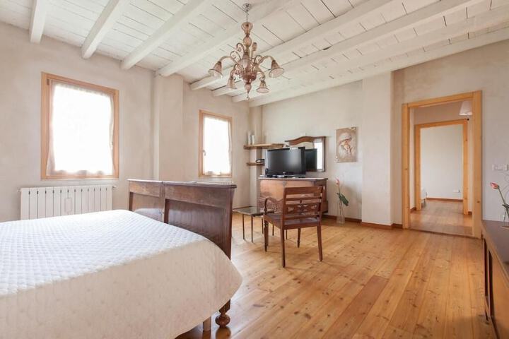 Room 8 of 45