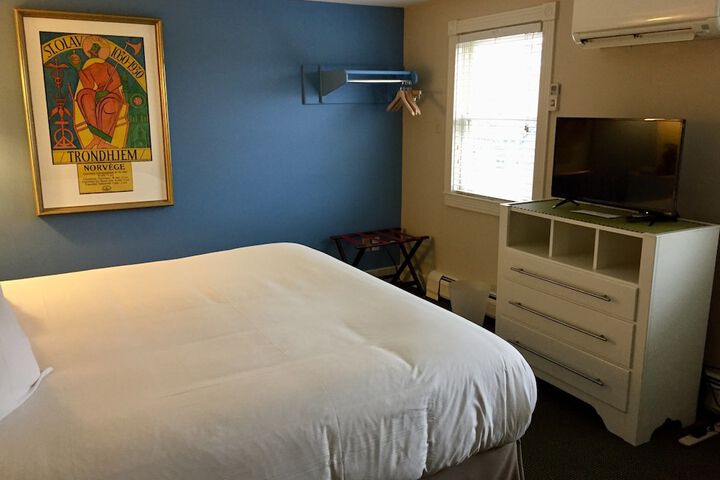 Room 16 of 168