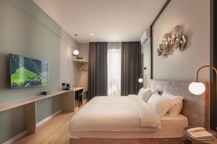 Room 12 of 34