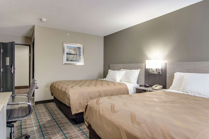 1 Queen Bed (21 of 21)