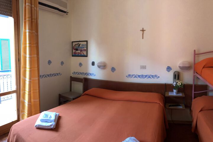 Room 16 of 24
