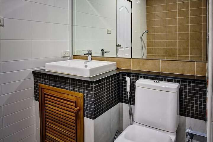 Room 18 of 28