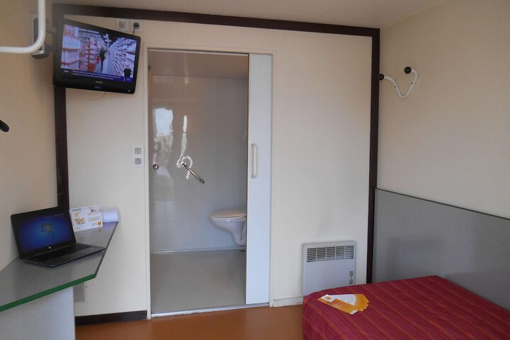 Room 12 of 41