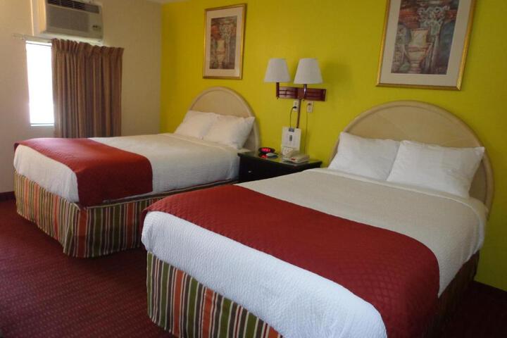 2 Double Beds (4 of 8)