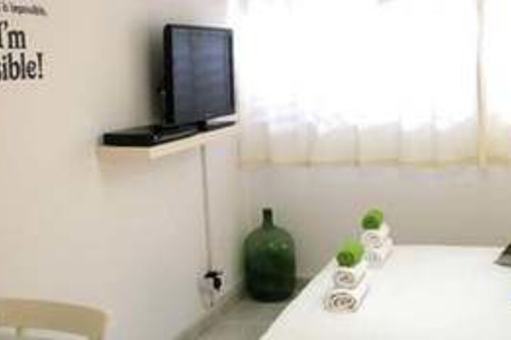Room 18 of 77