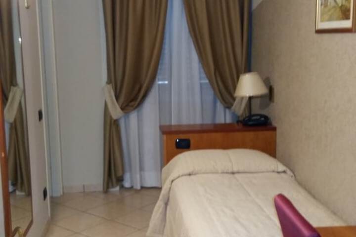 Room 7 of 28