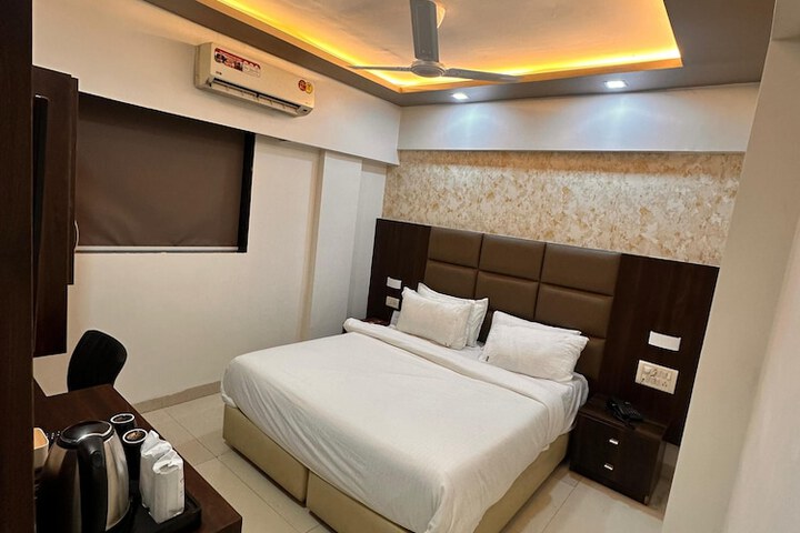 Room 16 of 30