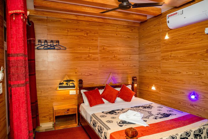 Room 10 of 76