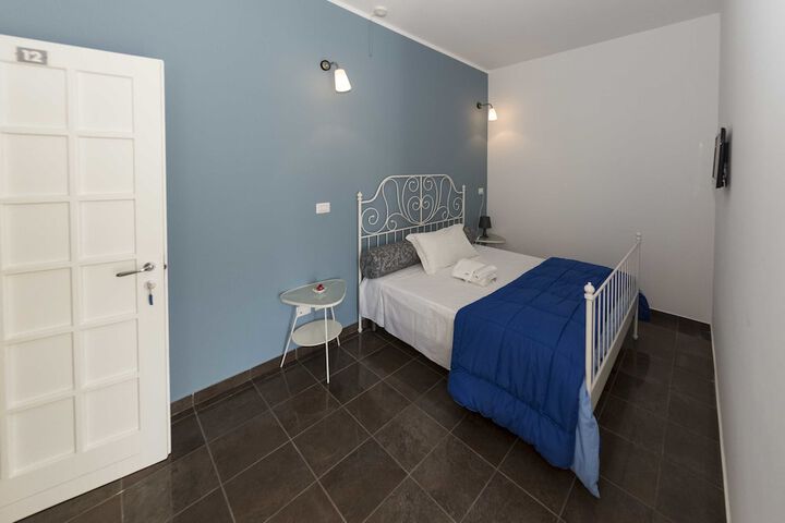 Room 8 of 40