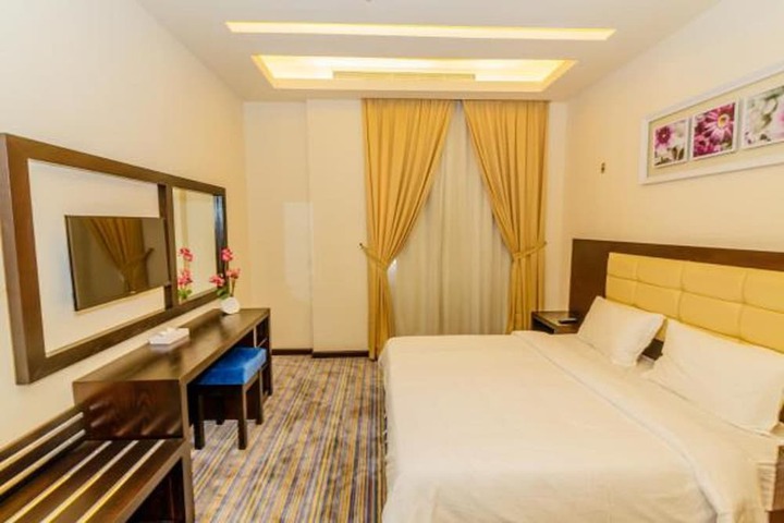 Room 8 of 16