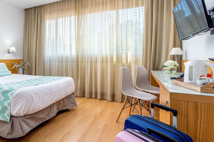 Room 5 of 28